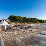 公寓 Grasnelke - Mit Terrasse Zum Kurpark Im Ostseeheilbad 青斯特